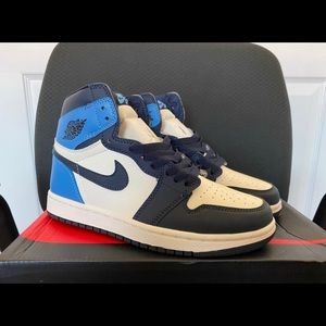 Jordan 1 Retro High Obsidian UNC